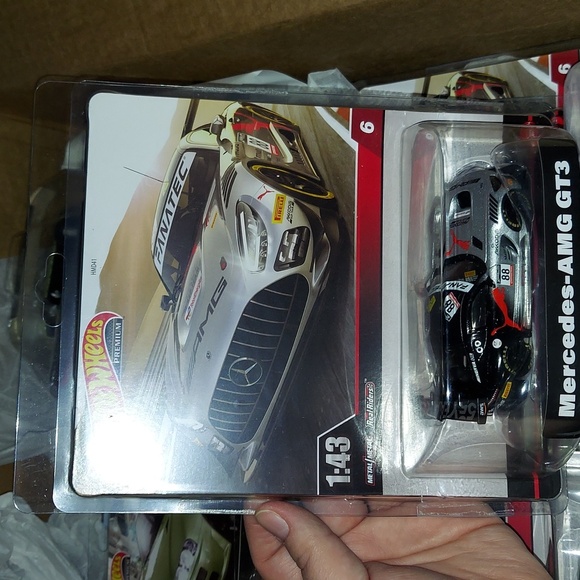Hot Wheels Real Riders Mercedes-AMG GT3 Die Cast Car 1:43 Scale HMD44 - Picture 2 of 7